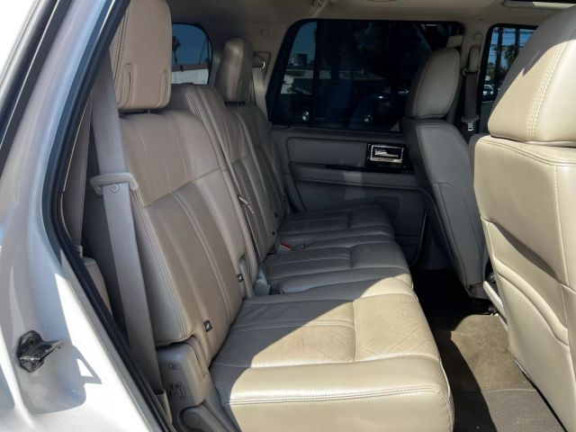 2017 Lincoln Navigator - Image 7
