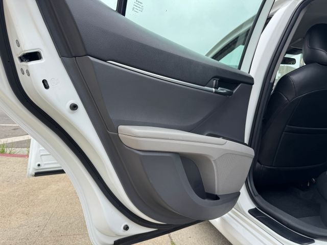 2022 Toyota Camry Hybrid - Image 12