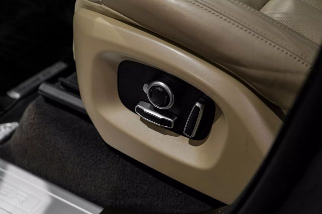 2016 Land Rover Range Rover Sport Hse Sport Utility 4d - Image 30