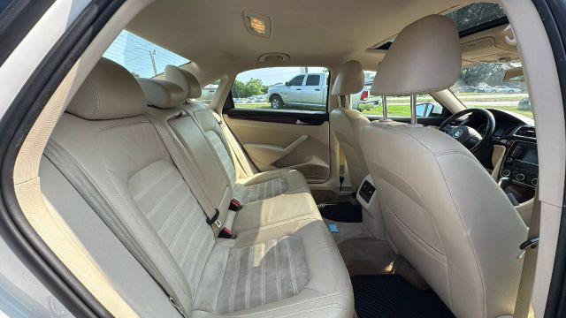 2013 Volkswagen Passat - Image 19