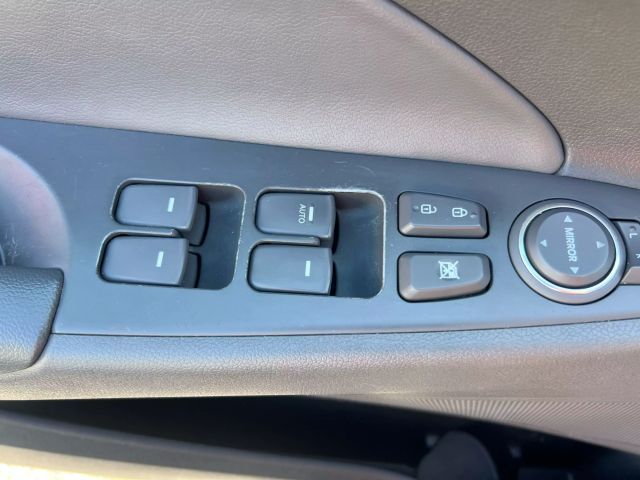 2013 Hyundai Sonata - Image 18