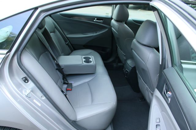 2011 Hyundai Sonata - Image 17