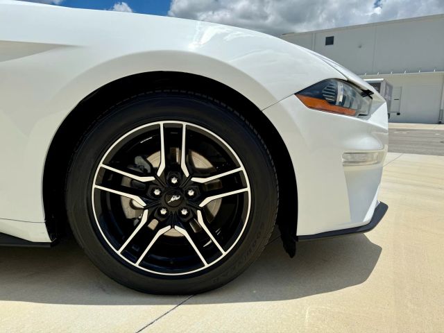 2022 Ford Mustang - Image 9