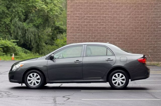 2009 Toyota Corolla S Sedan 4d - Image 4