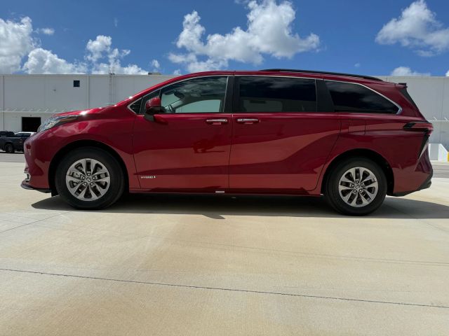 2021 Toyota Sienna - Image 30
