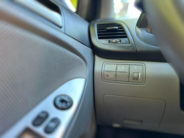 2014 Hyundai Accent - Image 6