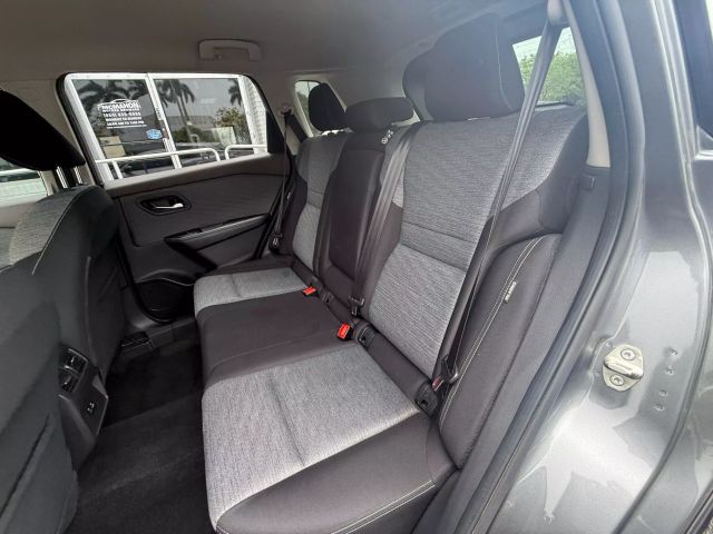 2021 Nissan Rogue - Image 13