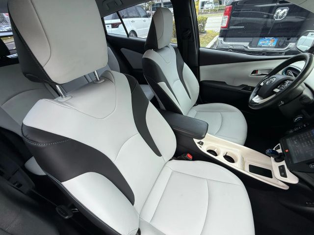 2018 Toyota Prius - Image 16