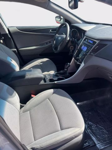 2013 Hyundai Sonata - Image 11
