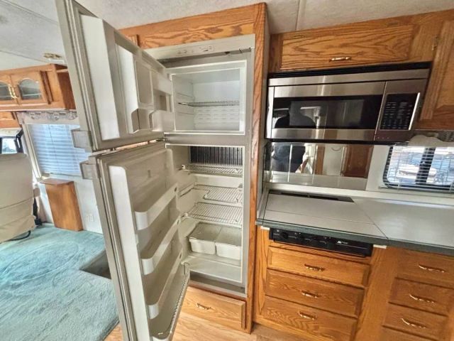 1997 Newmar Kountry - Image 22