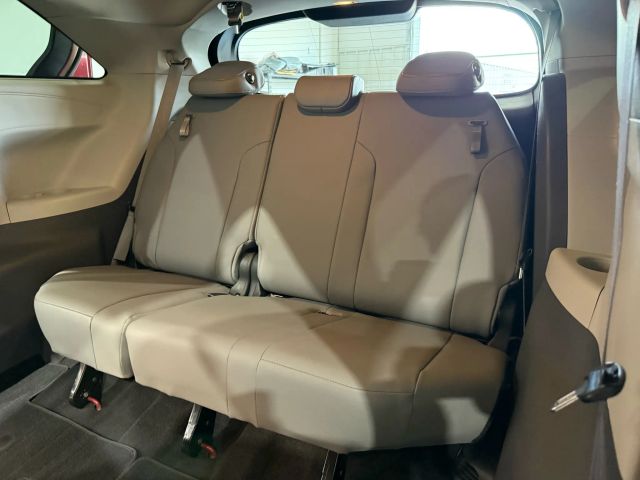 2021 Toyota Sienna - Image 141