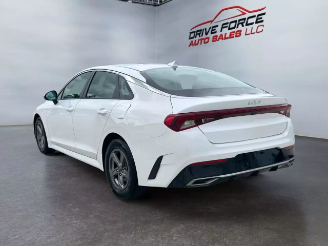 2022 Kia K5 - Image 3