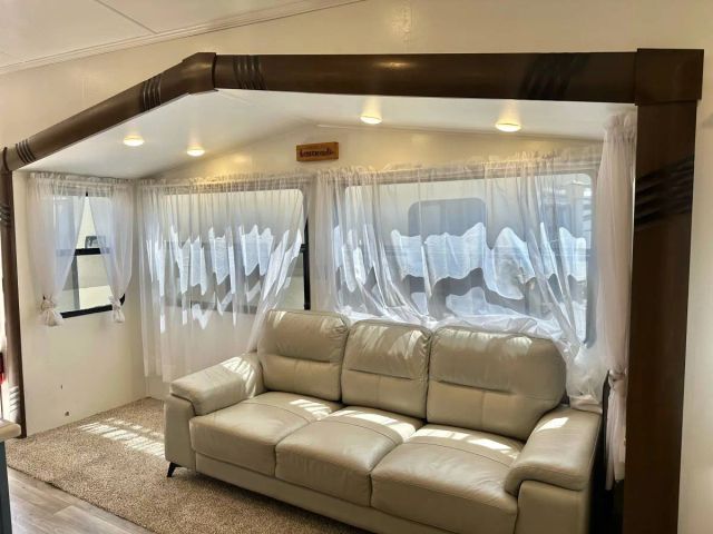 2017 Cedar Creek By Forest River Silverback Fifth Wheel - Image 12