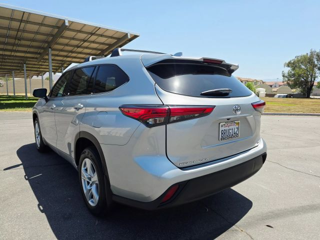 2020 Toyota Highlander - Image 6
