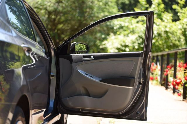 2014 Hyundai Accent - Image 14