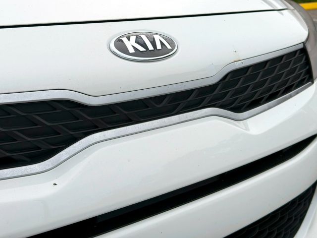 2019 Kia Rio - Image 32