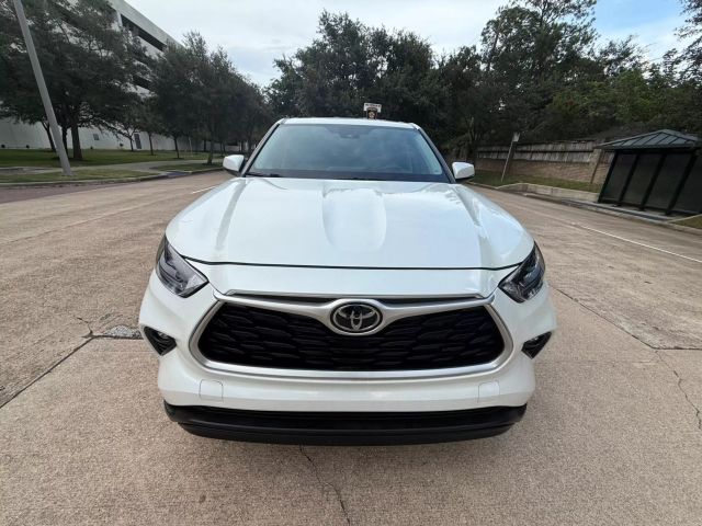2022 Toyota Highlander - Image 6