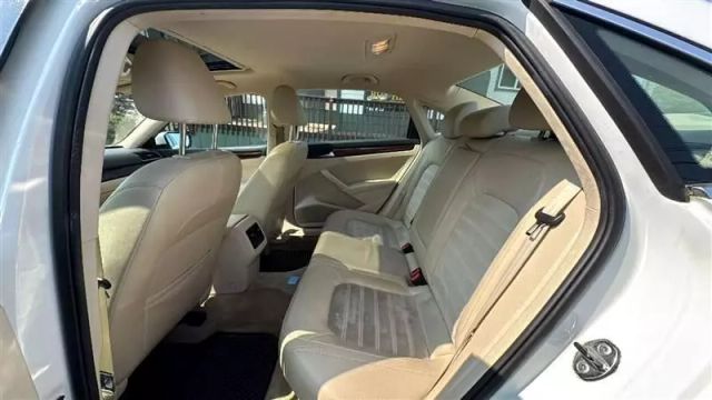 2013 Volkswagen Passat - Image 13