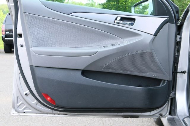 2011 Hyundai Sonata - Image 9