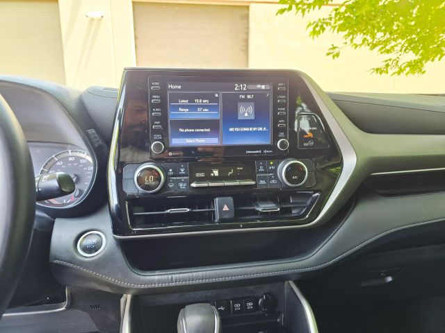 2020 Toyota Highlander - Image 21