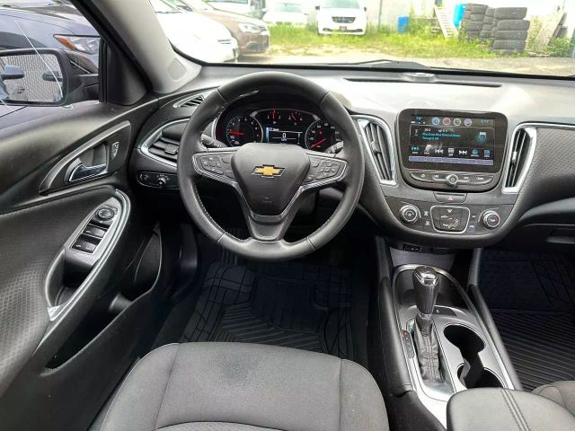 2018 Chevrolet Malibu - Image 29