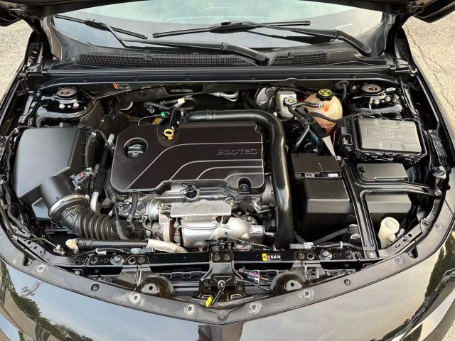 2018 Chevrolet Malibu - Image 28