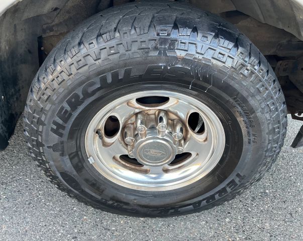 2002 Ford Excursion - Image 31