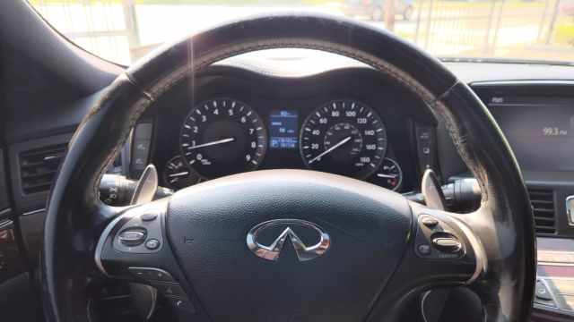 2015 Infiniti Q70 - Image 19