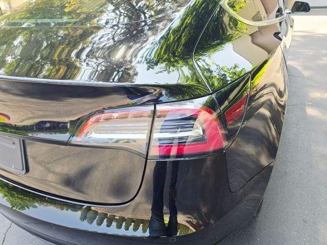 2019 Tesla Model 3 - Image 32