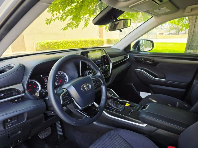 2020 Toyota Highlander - Image 17