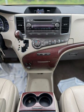 2013 Toyota Sienna Xle Minivan 4d - Image 15