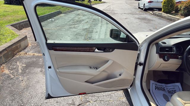 2013 Volkswagen Passat - Image 9