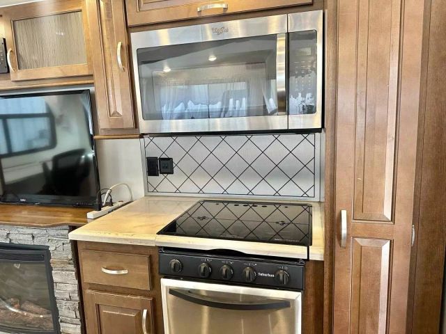 2017 Cedar Creek By Forest River Silverback Fifth Wheel - Image 4