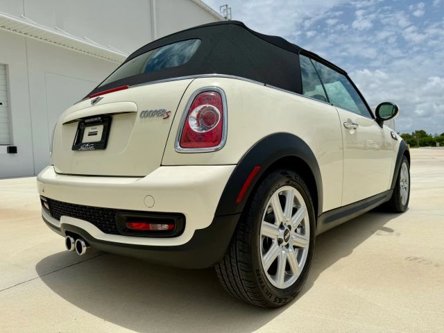 2015 Mini Convertible - Image 13