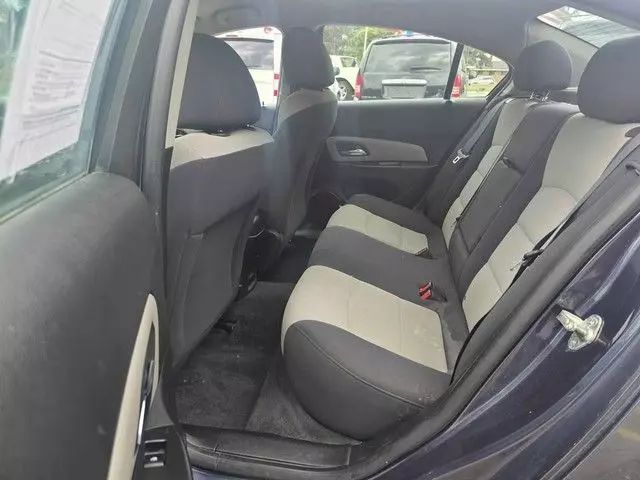 2013 Chevrolet Cruze - Image 13