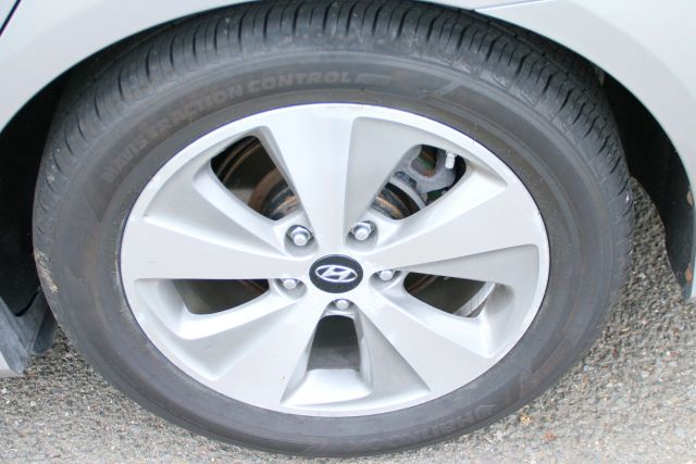 2011 Hyundai Sonata - Image 32