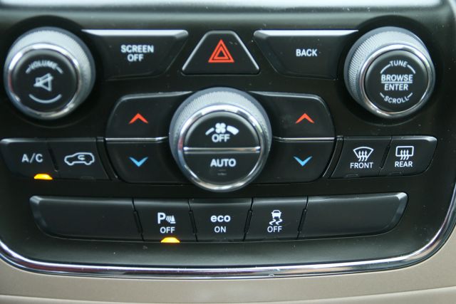 2015 Jeep Grand Cherokee - Image 30