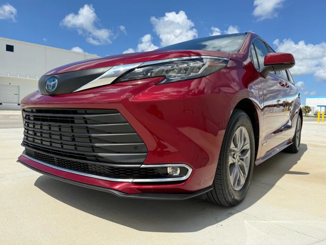 2021 Toyota Sienna - Image 38