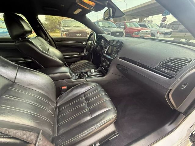 2019 Chrysler 300 - Image 16
