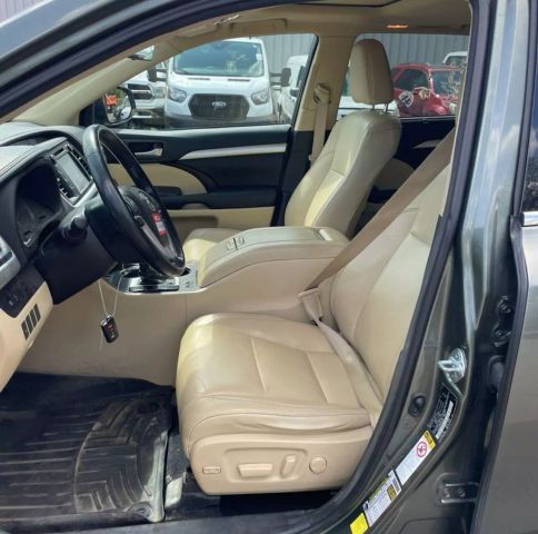 2017 Toyota Highlander Xle Sport Utility 4d - Image 12
