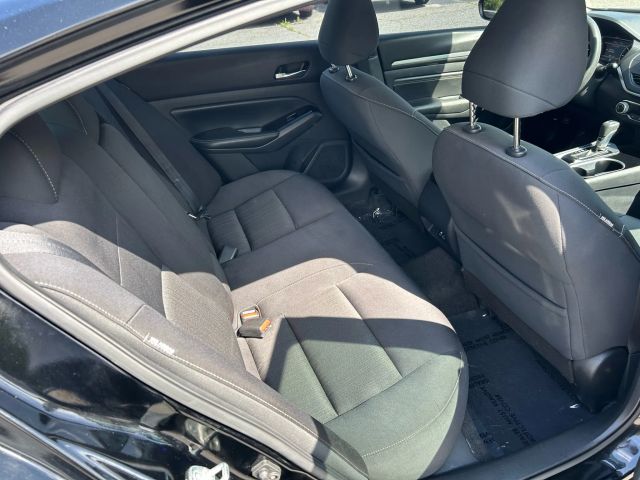 2021 Nissan Altima - Image 13
