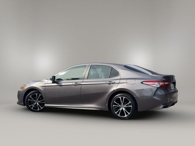 2018 Toyota Camry - Image 13