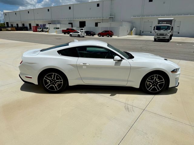 2022 Ford Mustang - Image 8