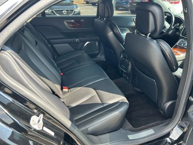 2017 Lincoln Continental - Image 11