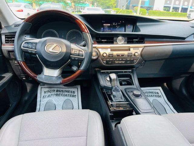 2017 Lexus Es - Image 23