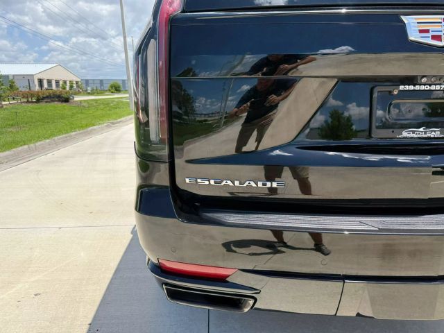 2022 Cadillac Escalade - Image 25