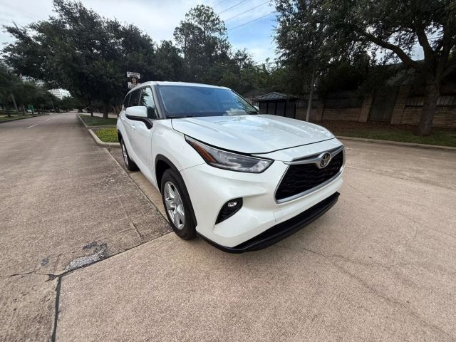 2022 Toyota Highlander - Image 3