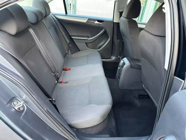 2015 Volkswagen Jetta - Image 18