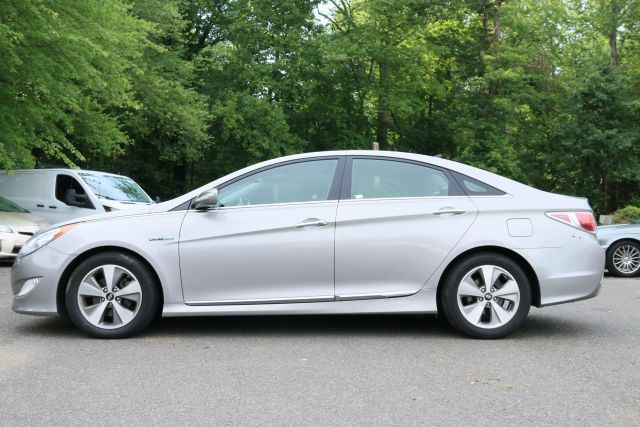 2011 Hyundai Sonata - Image 4