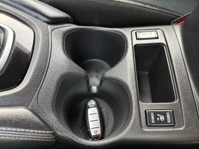 2018 Nissan Rogue - Image 31